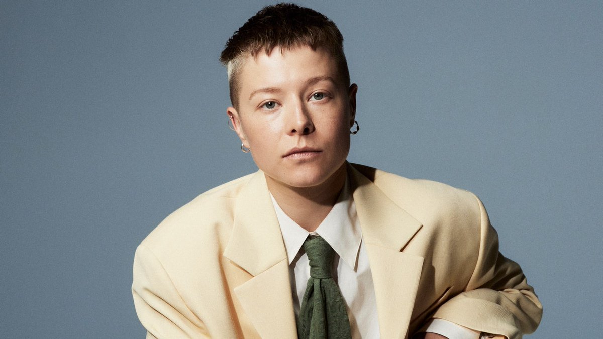 Targ_Nation's tweet image. an entire season of HOTD after and Emma D'arcy still hasn't been invited to a single talk show. they are THE main protagonist of it all and yet they've been sidelined in the entire promotion process, magazine covers, interviews, events, etc... in favor of their non trans co-stars