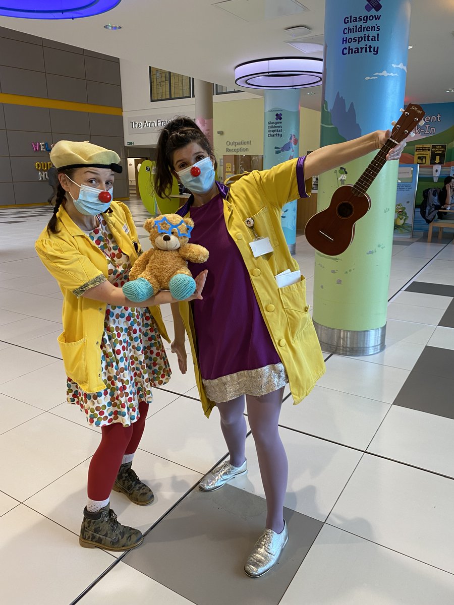 Bear and I visited the children's hospital @RHCGlasgow today and were thrilled to meet Dr Wallop and Dr Squeegie in the atrium. Watch this space to find out what else we saw #Clowndoctors @heartsmindsUK @ChildHealthScot #BeMoreBear