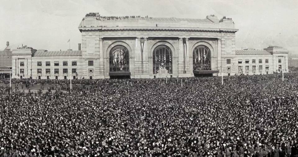 UnionStationKC's tweet image. 101 years ago today, on Nov 1, 1921, more than 100,000 people came together to see the five World War I Allied Commanders dedicate the site of the Liberty Memorial. All five leaders arrived by train at Union Station. It was the first time they had ever been together in one place.