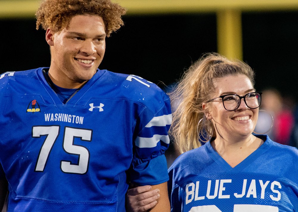bluejayfootball's tweet photo. Congratulations to the GAC Player of the Year Trevor Buhr! As a 1st Team Offensive Lineman and 1st Team Defensive Lineman Trevor leaves behind a legacy of excellence as he heads to Iowa State next year! We will miss you, go dominate! #bluejay4life https://t.co/bzAOqnhDRy