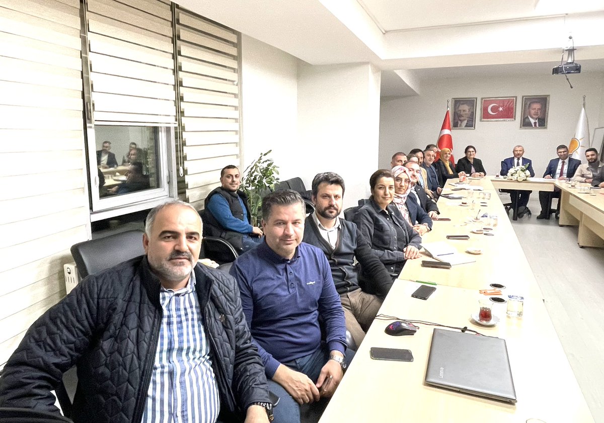 bbismailerdem's tweet photo. İlçe yürütme ve yönetim kurulu toplantımızı; İl yön.kur.üyemiz @ZEYBAY hanımefendinin katılımıyla gerçekleştirdik

İdealleri olan, temelde Ülkesine insanına hizmeti gaye edinenler her zaman kazananlardır.

AK PARTİ neferleri olarak; her şey TÜRKİYE için diyoruz 🇹🇷🇹🇷🇹🇷

Hedef 2023 https://t.co/tf1uREt5yt