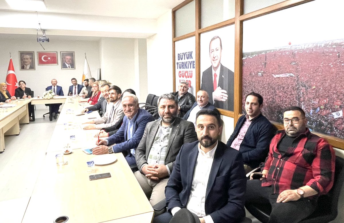 bbismailerdem's tweet photo. İlçe yürütme ve yönetim kurulu toplantımızı; İl yön.kur.üyemiz @ZEYBAY hanımefendinin katılımıyla gerçekleştirdik

İdealleri olan, temelde Ülkesine insanına hizmeti gaye edinenler her zaman kazananlardır.

AK PARTİ neferleri olarak; her şey TÜRKİYE için diyoruz 🇹🇷🇹🇷🇹🇷

Hedef 2023 https://t.co/tf1uREt5yt