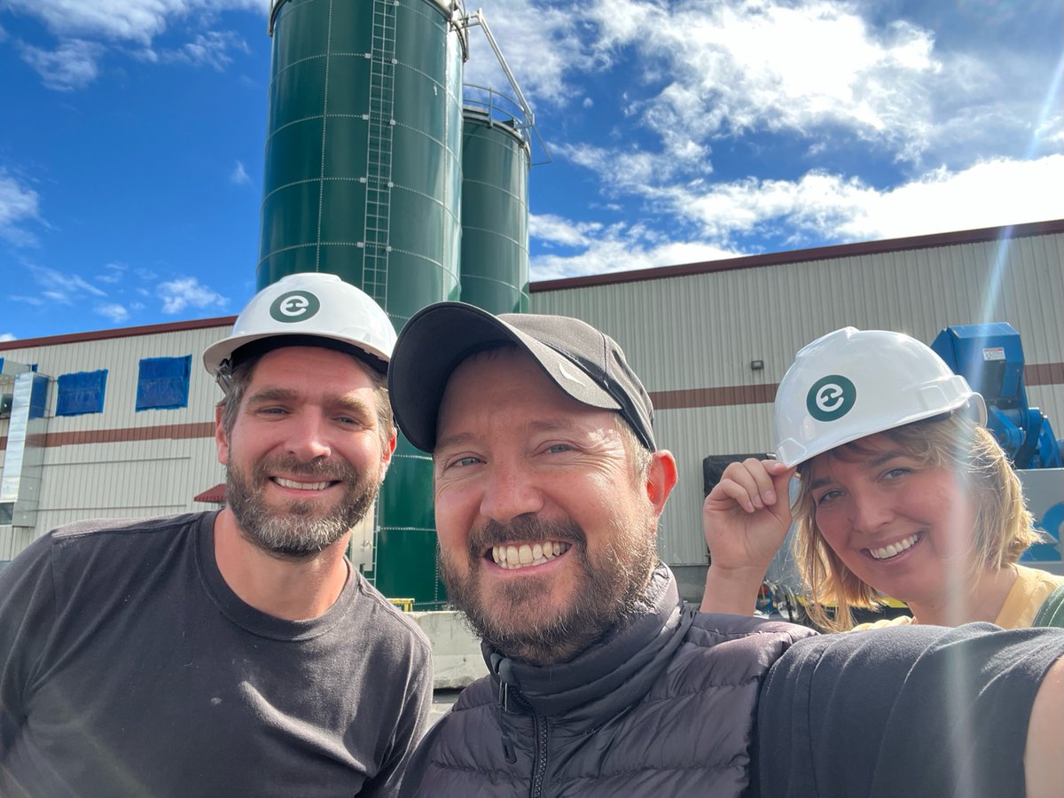 I <3 🍄 and recently had the opportunity to tour the incredible <a href="/ecovative/">Ecovative</a> facility with my good friend, CEO/founder <a href="/ebenbayer/">Eben Bayer</a> and his colleague Lacey Davidson. They grow everything you can think of from mushrooms 🍄! Come with me and take a look! 🧵