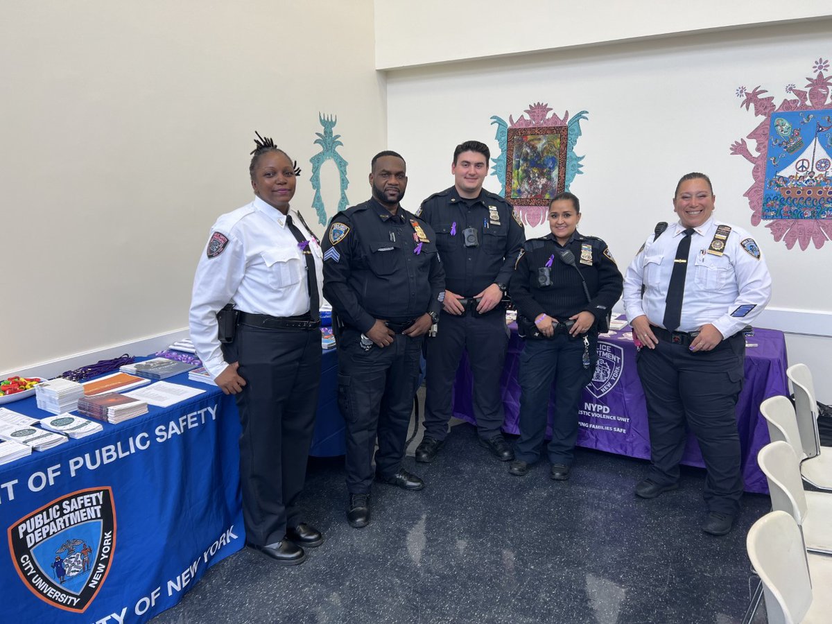 NYPD40Pct's tweet photo. Our Domestic Violence Officers Po Manni and PO Rodriguez conducted a presentation at Hostos Community College in the Bronx. DVOs provided students with information about Domestic Violence and explained to them the process of receiving domestic complaints with the NYPD.💜💙@NYPDDV https://t.co/IjUw7zvj7z