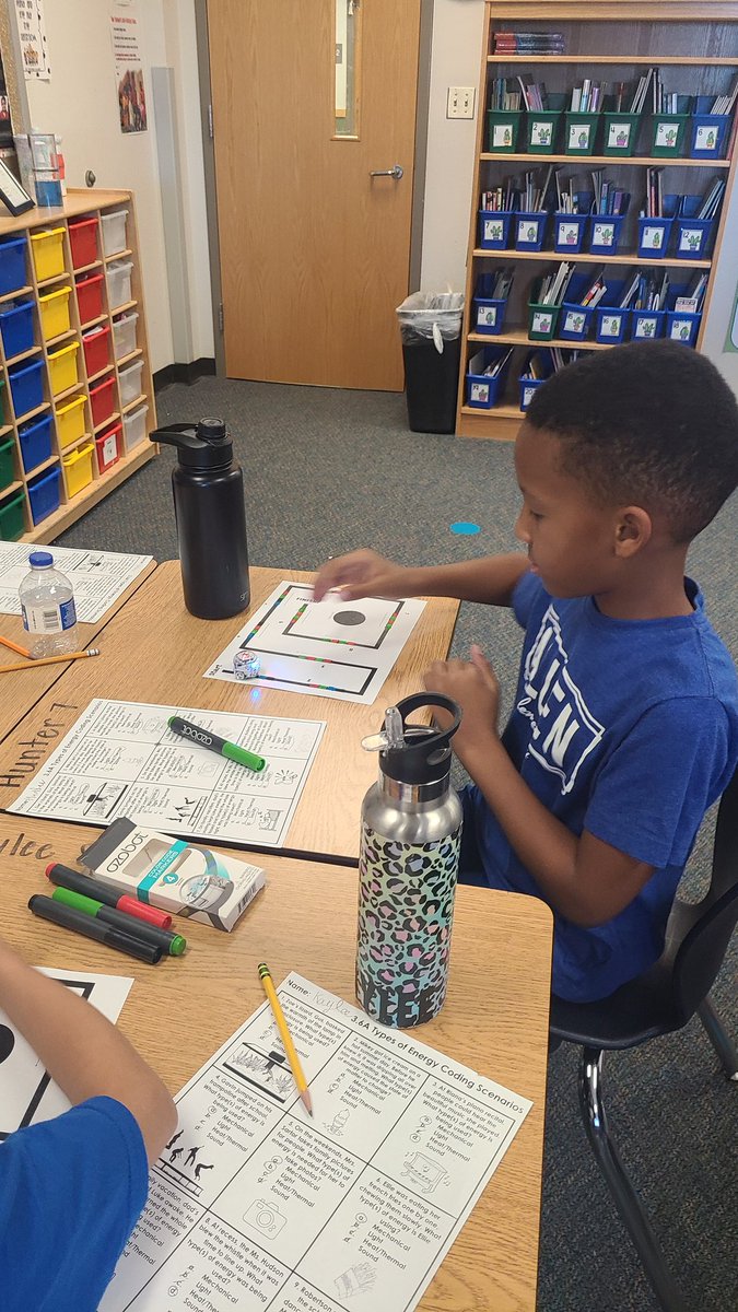 AmandaGoode_80's tweet photo. Ozobot coding forms of energy in Science. Thanks Mr. McDaniel for the lesson. 
#allenthirdgrade #ourallenlegacy
#getyourlearnonaes
@allenelem 
#FISDmadetoshine https://t.co/ReogveehGz