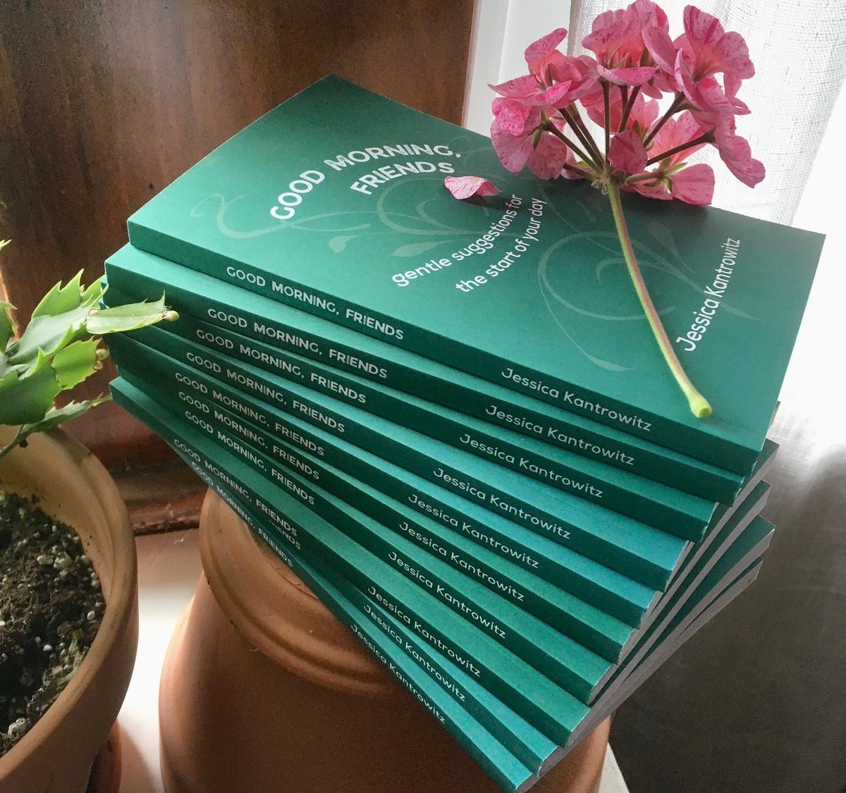 jfkantrowitz's tweet photo. ***LAUNCH DAY GIVEAWAYS*** Friends, I’m giving away signed copies of my book here, on Instagram, on Facebook, and on Patreon! (US only, I’m so sorry.) To enter the Twitter drawing, just quote tweet this tweet with three green hearts! 💚💚💚 Easy peasy! https://t.co/84QpBMnxzN
