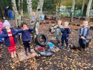 stannesstreetly's tweet photo. Year 1 were enjoying looking for 2D shapes at forest school today, can they find more 2D shapes at home? #mathsoutside #shapes https://t.co/mnTmvnsOWF
