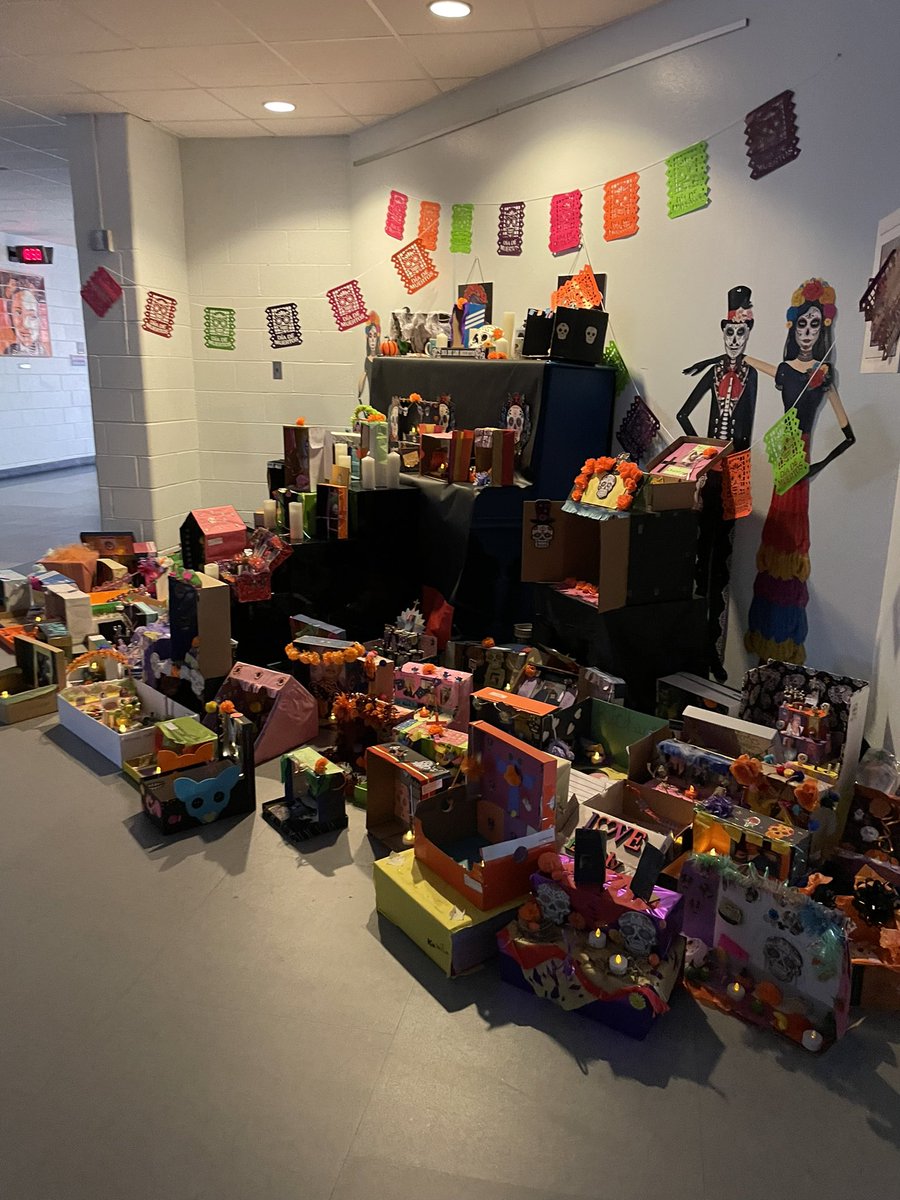 ElizaJaneGordon's tweet photo. Nuestra ofrenda de @WellsBranchAIA para honrar al Día de los Muertos 💜 I’m so impressed with the care and hard work our families put into their altares! https://t.co/0gNcIdxMce