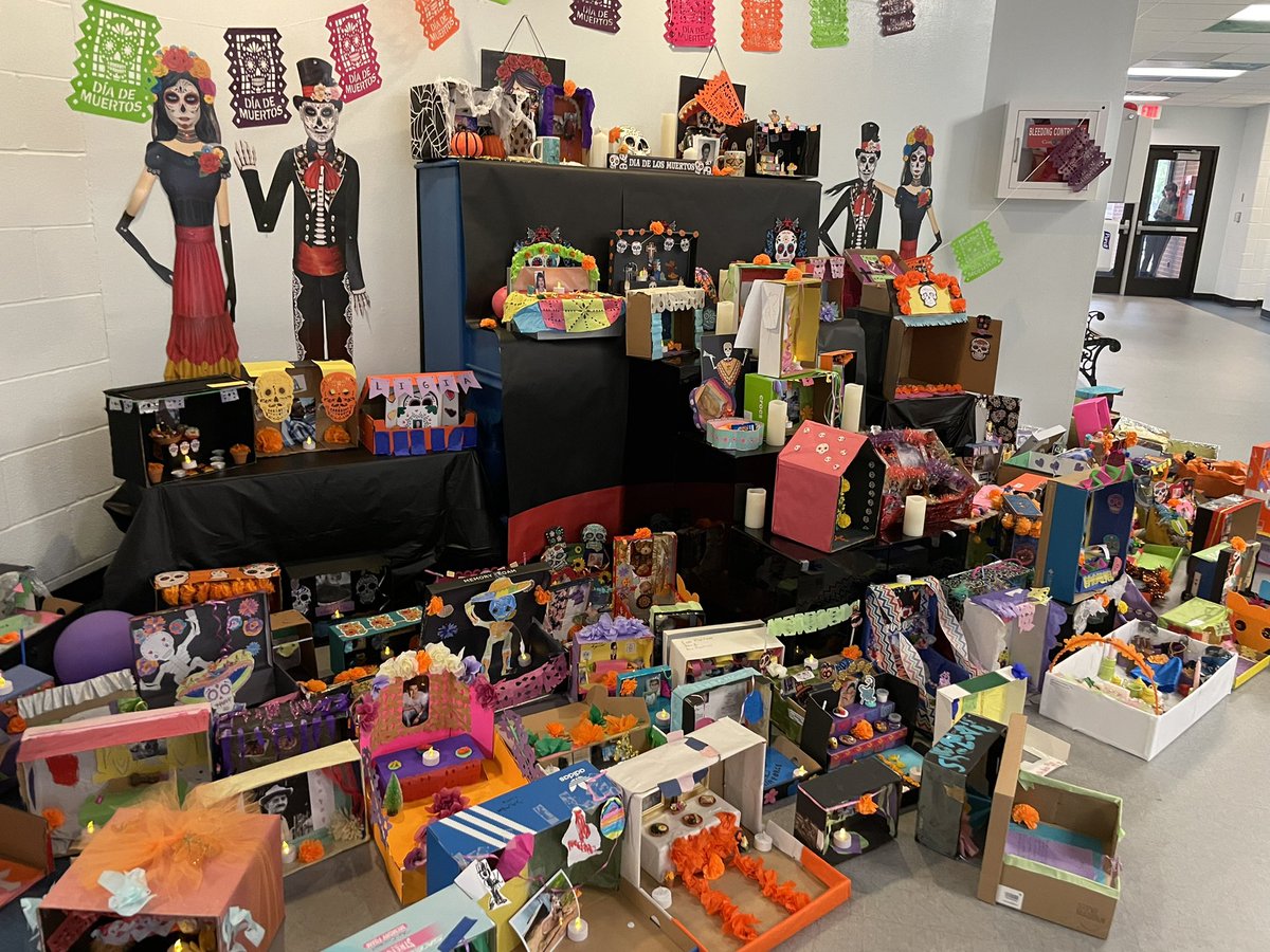 ElizaJaneGordon's tweet photo. Nuestra ofrenda de @WellsBranchAIA para honrar al Día de los Muertos 💜 I’m so impressed with the care and hard work our families put into their altares! https://t.co/0gNcIdxMce