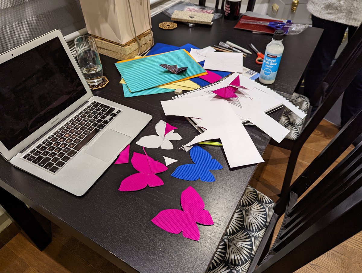 lysis_theory's tweet photo. First step to try making a music video? #pvaglue #corrugatedcardboard #butterfly #origami https://t.co/4di0Ce24HW