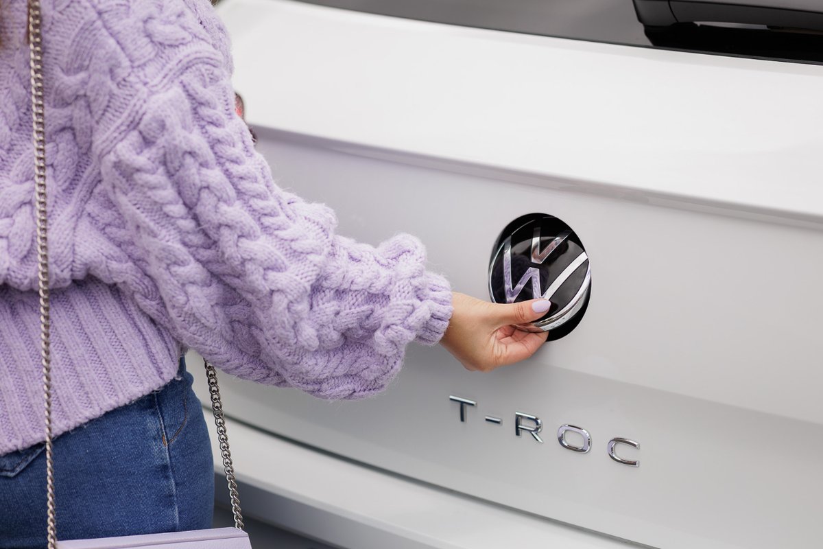 Nuevo mes, nuevas aventuras 🗺️ Disfruta del día con el nuevo Volkswagen T-Roc, su fortaleza parte desde el interior 💙 #Volkswagen #vwtroc #vwcanarias