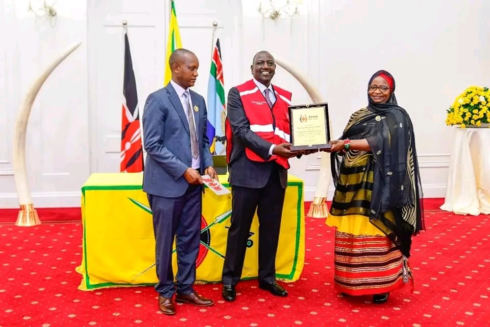Krcs_NRbBranch's tweet photo. We are honoured to install H.E President @WilliamsRuto  as our  Patron at a ceremony held  at StateHouse Nairobi.

This is  in line with our tradition of having the head of state as a patron.

Tunasema Karibu Sana https://t.co/y7ODbeblfm