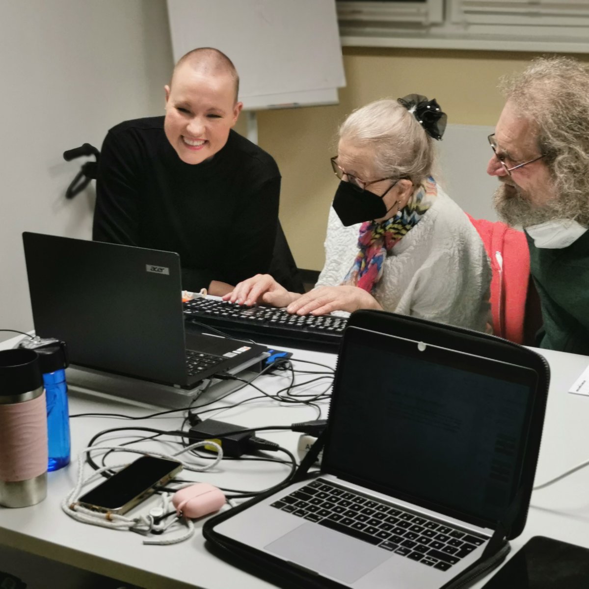 ABSV e. V. (@absv_berlin) on Twitter photo Der Workshop mit <a href="/HeikoKunert/">Heiko Kunert</a> (links) und @LMSchwengber (rechts im Bild) - beide Experten zu #BarrierefreiPosten - war für Mitglieder vom <a href="/ABSV_Berlin/">ABSV e. V.</a> sehr informativ. Die ersten Tweets von Social-Media-Neulingen wurden bereits abgesetzt.
Danke! :-) Der Workshop mit <a href="/HeikoKunert/">Heiko Kunert</a> (links) und @LMSchwengber (rechts im Bild) - beide Experten zu #BarrierefreiPosten - war für Mitglieder vom <a href="/ABSV_Berlin/">ABSV e. V.</a> sehr informativ. Die ersten Tweets von Social-Media-Neulingen wurden bereits abgesetzt.
Danke! :-)