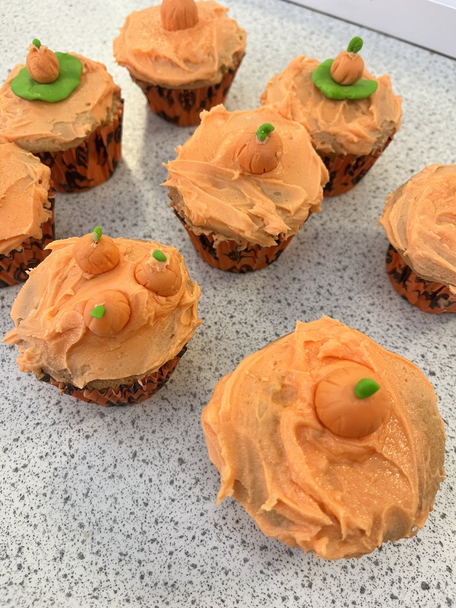 MissStewartHE's tweet photo. What a fantastic lesson with my S3 Practical Cookery set who made Halloween Cakes! 

The effort and designs which some pupils achieved were amazing! Very proud of the class. 🎃👻🧟‍♀️ 

#teachertwitter #HEteacher #homeeconomics #education #Halloween #halloweenbaking #halloweencakes https://t.co/9o0WmFk8Zk