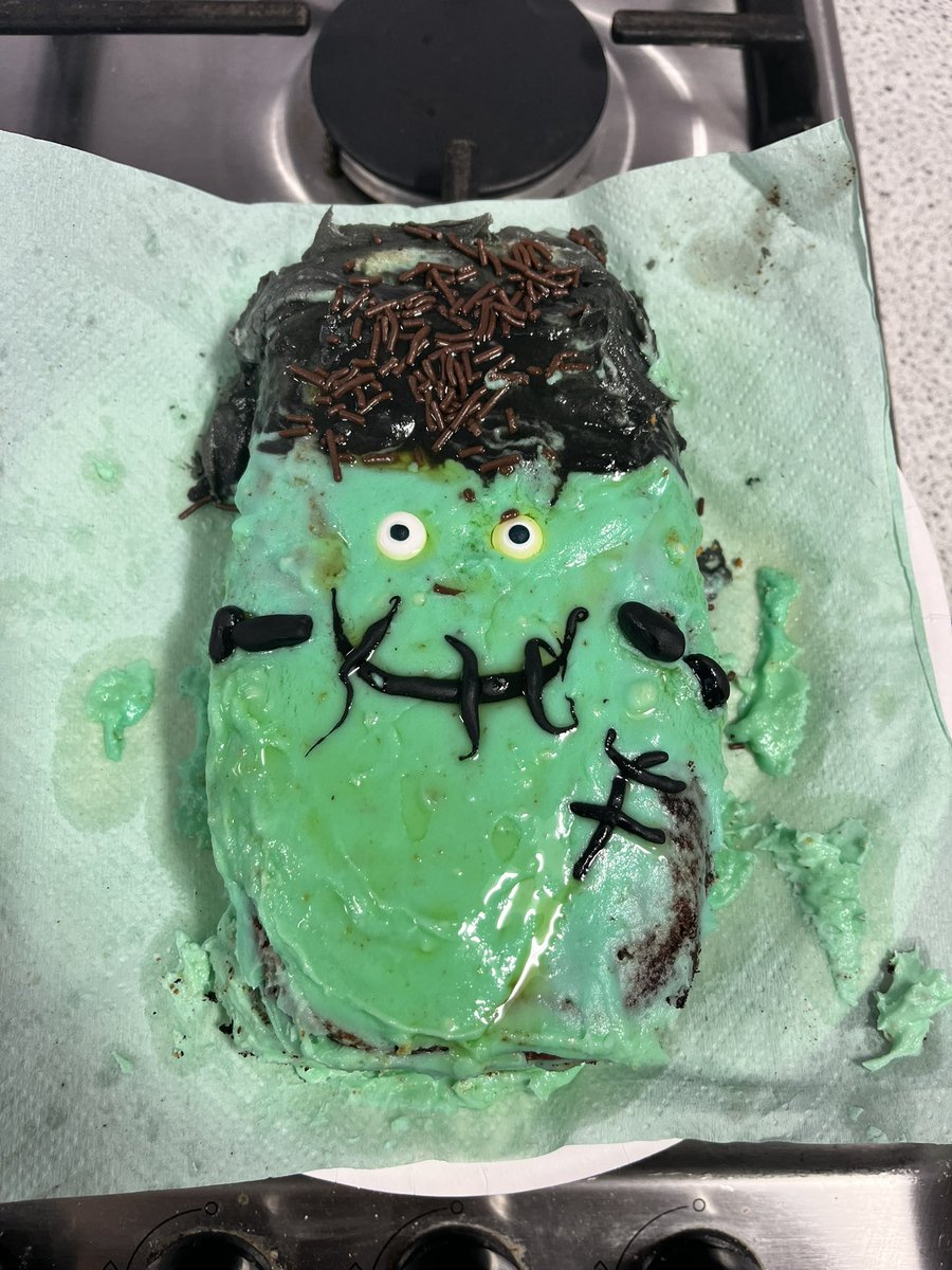 What a fantastic lesson with my S3 Practical Cookery set who made Halloween Cakes! 

The effort and designs which some pupils achieved were amazing! Very proud of the class. 🎃👻🧟‍♀️ 

#teachertwitter #HEteacher #homeeconomics #education #Halloween #halloweenbaking #halloweencakes