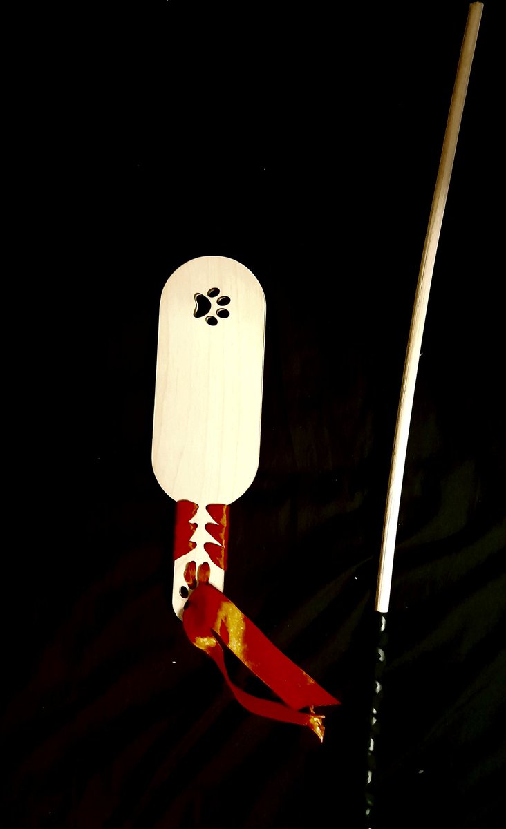 LacesLeatherand's tweet photo. Which is better: A wooden paddle or a wooden cane? Because I can't choose. A cane gives quick, stinging swats that if hit hard enough, leaves nice beautiful welts. A paddle is a hard thud, that makes the part hit gorgeously red
#nsfwtw #kinky #BDSMTwitter #nsfwt https://t.co/wrQdOpfVI4