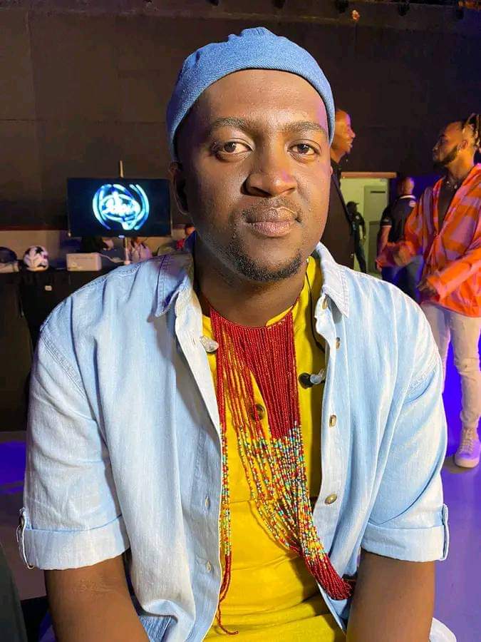 iamshatty's tweet photo. Let's take Thapelo to TOP 2. SMS 2 to 37400 or vote online:
https://t.co/9e9fPD5y4Y https://t.co/bktyjTTwwE