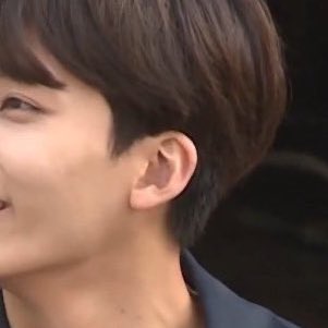 jeonghan’s little ears (@jeongears) on Twitter photo 