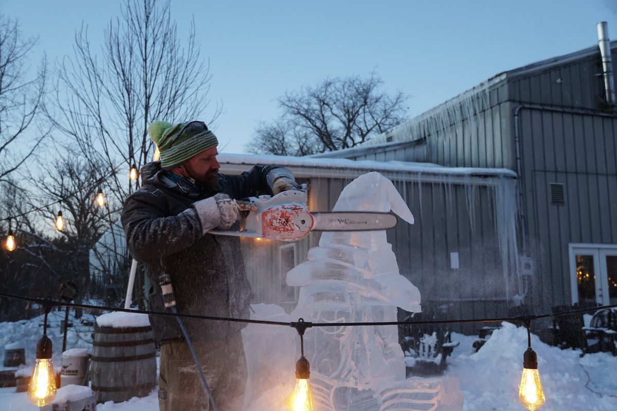 gostowe's tweet image. #Stowe Winter Carnival is a must-see event according to @TheTravel_com_'s “10 Most Epic U.S. Winter Festivals Worth Braving The Cold For." Experience the many time-honored annual events in Stowe! bit.ly/StoweWinterCar… #stoweevents #traveltuesday #gostowe (PC Sharon Harper)
