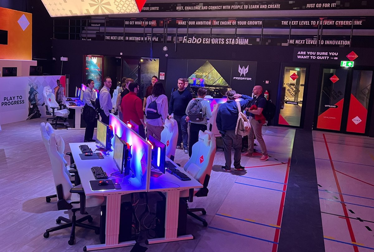 ShenandoahU's tweet photo. 🌎🐝 #wheresbuzzy
Buzzy recently traveled to Amsterdam with the Esports program. Swipe to see more of their adventures. ⭐️
#shenandoahuniversity #mysuview https://t.co/yZa9ShkOMI