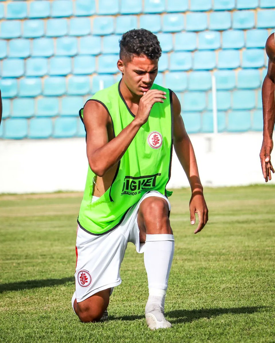 JuventudeSamas's tweet photo. Aquecimento rolando no Nhozinho !
🖤❤️🤍
📷 @mvitoriafoto
#CopaFMF22 #OrgulhodoInterior #JuventudeSamas #SãoMateus https://t.co/9DpzEUEmeu