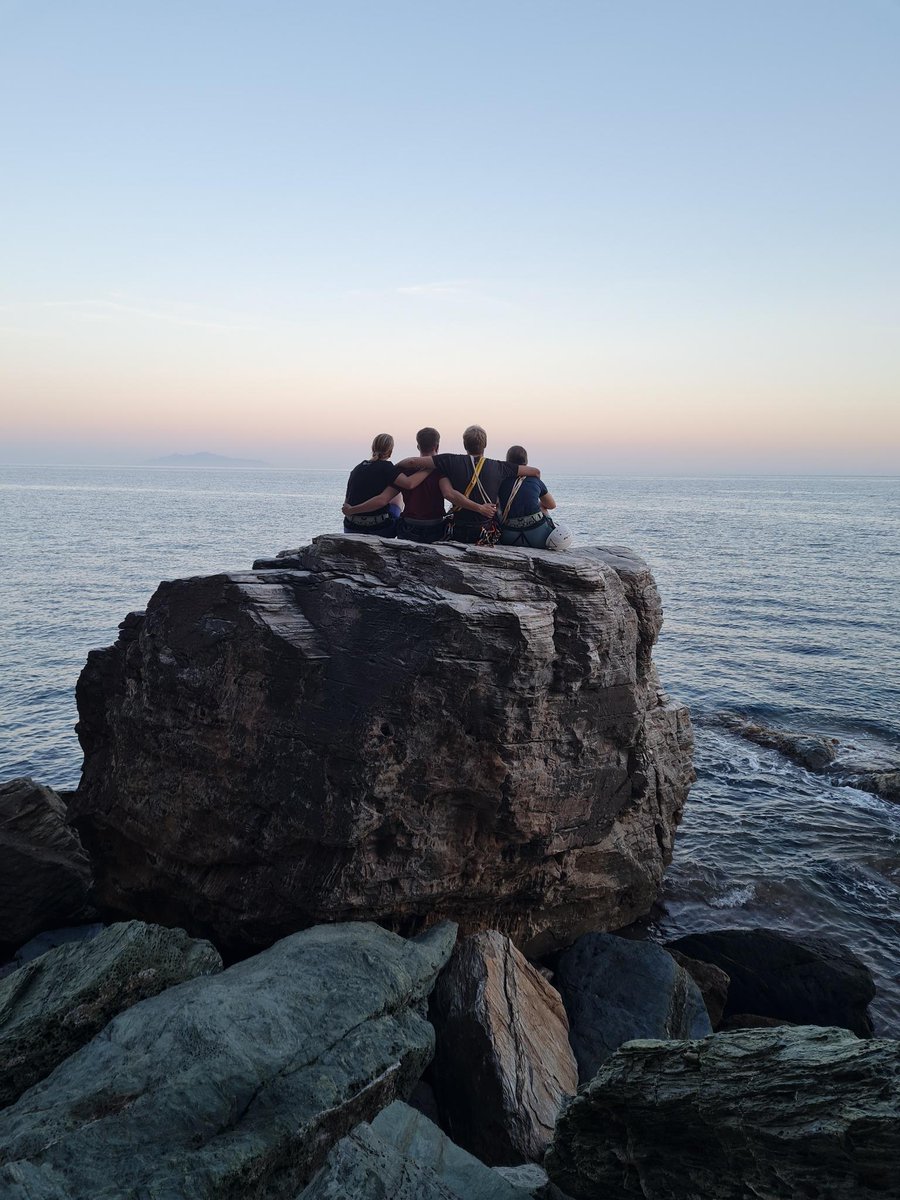 FoeFeCamps's tweet photo. Völlig gruselfrei verbringt derzeit eine kleine Gruppe FöFes die Herbstferien auf #Korsika. Hier ein paar Eindrücke ☀️⛱️🧗‍♂️ https://t.co/2oPDxKKy2i