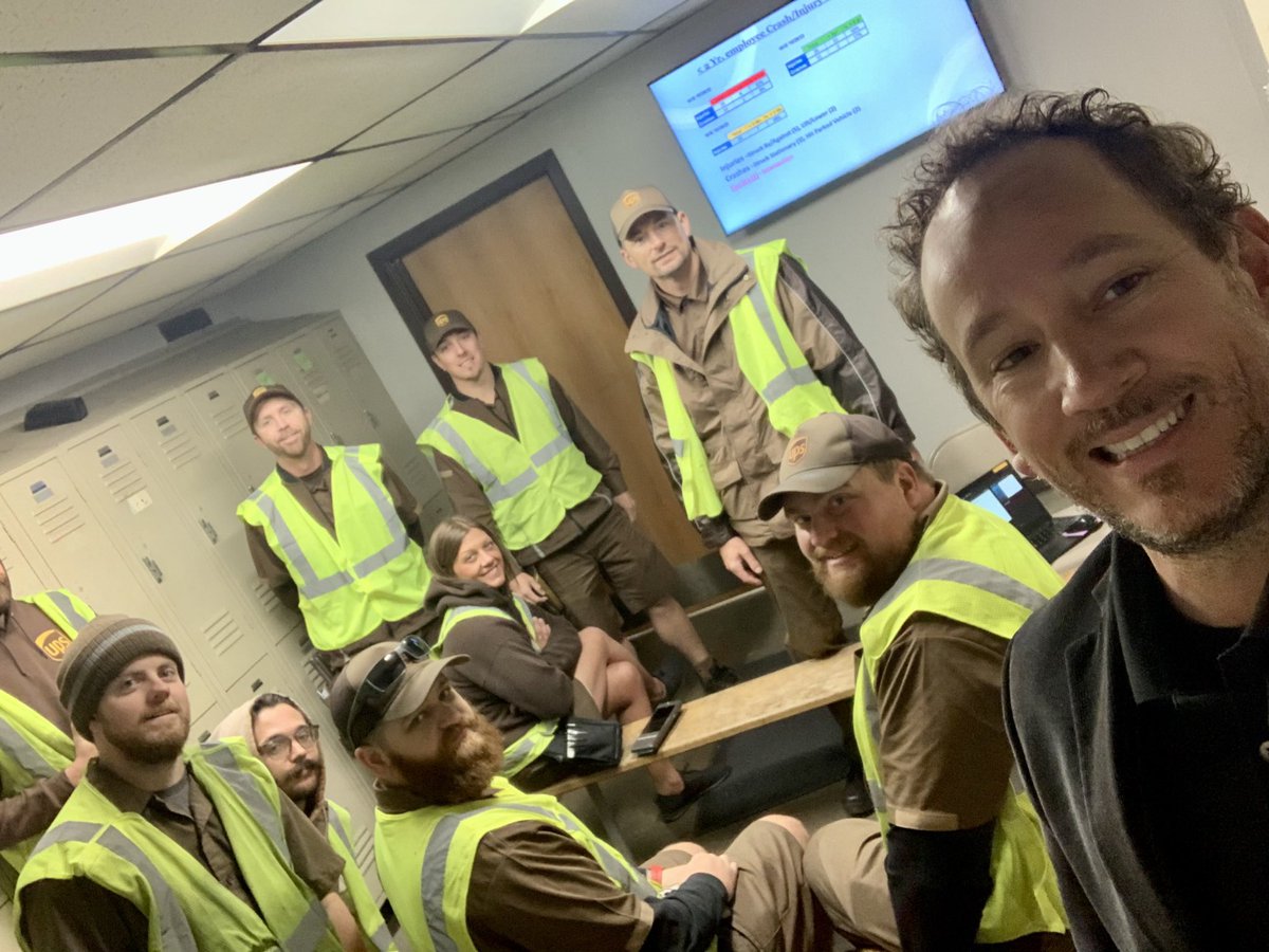 EcChsp's tweet photo. Under 2 year employee meeting in Eau Claire.  This group is doing great and ready to rock peak🤘🏽🎸Great discussion and questions and excited for the future here💪 #StayCalmHaveFun @NP_UPSers @TJMinneapolis @ericgriffin86 @jrindafernshaw https://t.co/78zOeGD1vR