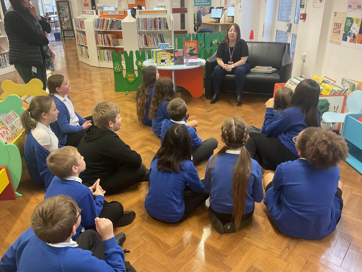 Year 6 are enjoying their session at Bloxwich Library this afternoon <a href="/WalsallLibrary/">Walsall Libraries</a> @CEO_UWMAT
