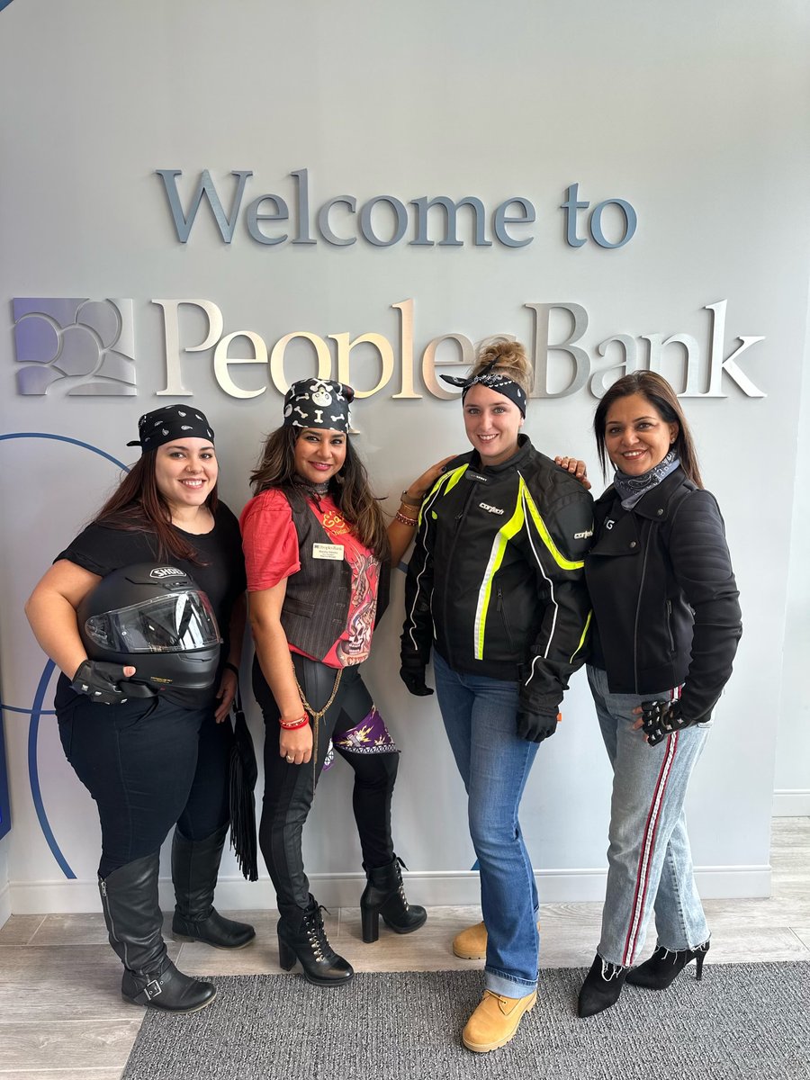 BankAtPeoples's tweet photo. Our bankers had a blast celebrating Halloween in the banking centers and in the communities.
Hope you too enjoyed the holiday.
#BankAtPeoples #RealSimpleBanking #PeoplesBank #Halloween #halloween2022 https://t.co/R1hPFhZl5q