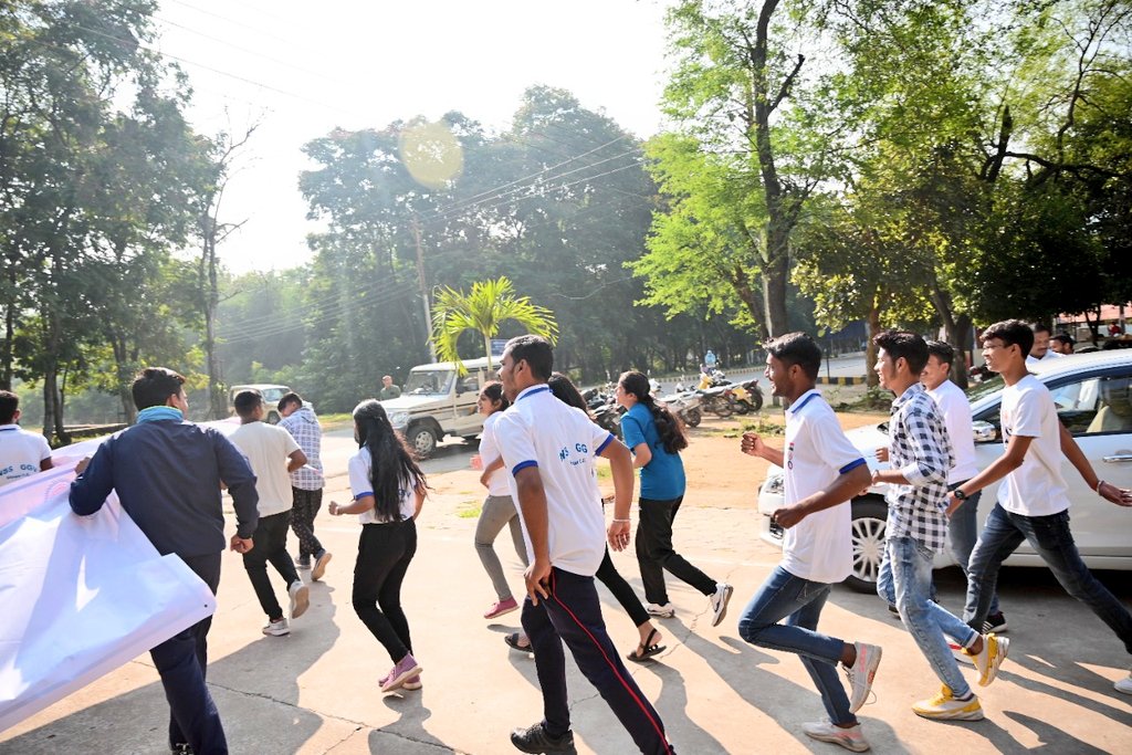 ManjuDansena's tweet photo. "Unity is strength"✨
NSS Volunteers of @nssggcuCG participated in #RunForUnity and took the pledge with the message of national integration.
#UnityRunWithNSS
@YASMinistry @askabir_ @_NSSIndia @NSSRDBhopal @chakrawalalok @Nyksindia @ianuragthakur @dpradhanbjp @GovernorCG @NssrdD https://t.co/mxcTH45wqj