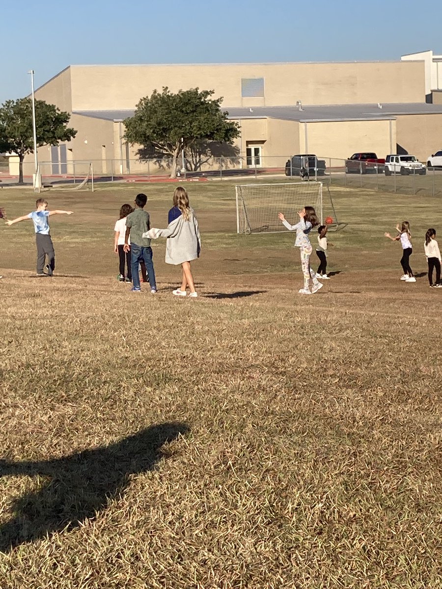 MizDodson's tweet photo. Fitness Tuesday to burn off the sugar! @BluebonnetES #lisdpe https://t.co/qDJez1SNnj