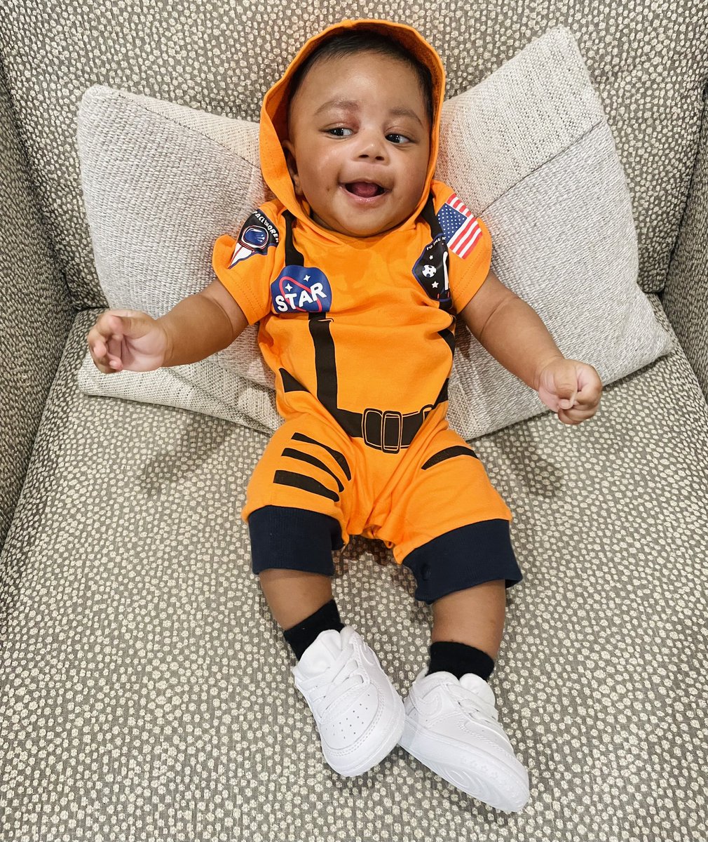 CarlosMccants's tweet photo. My WHY 🧡! Our little astronaut is growing too fast 🥹! 

#CarlosJr | #FirstHalloween🎃 https://t.co/QmB9ZnKsz8
