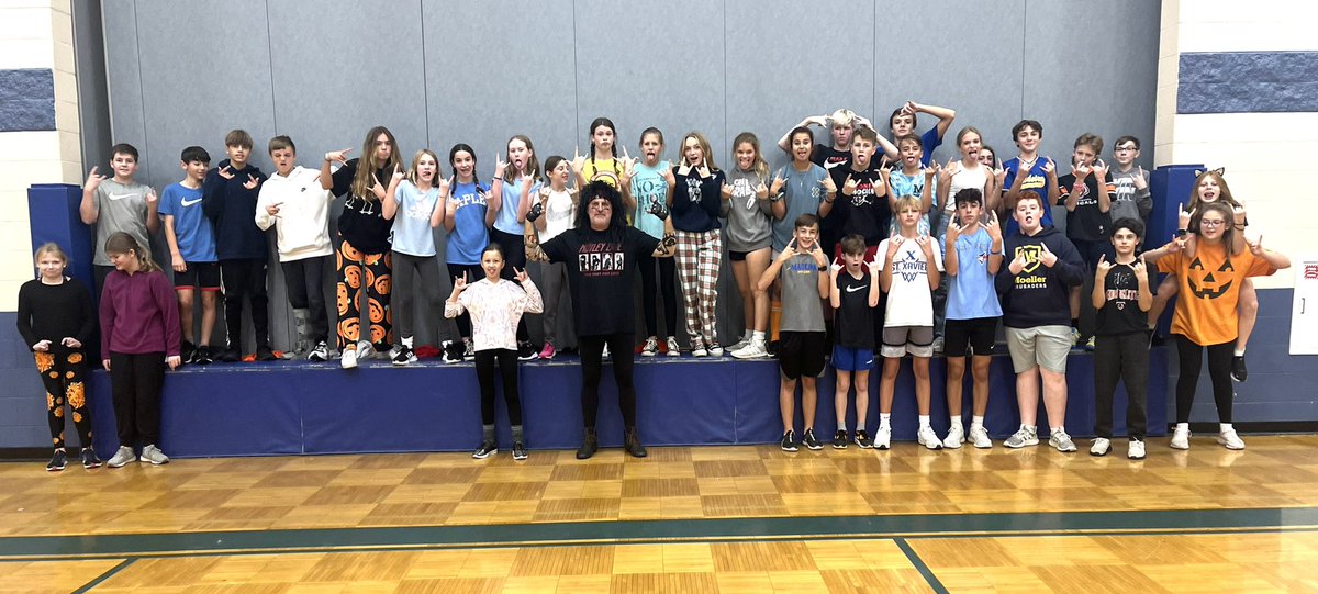 mshafer11's tweet photo. Teaching my students about real music. 🤘🤘🤘🤘 https://t.co/OOpsCZ6tJC