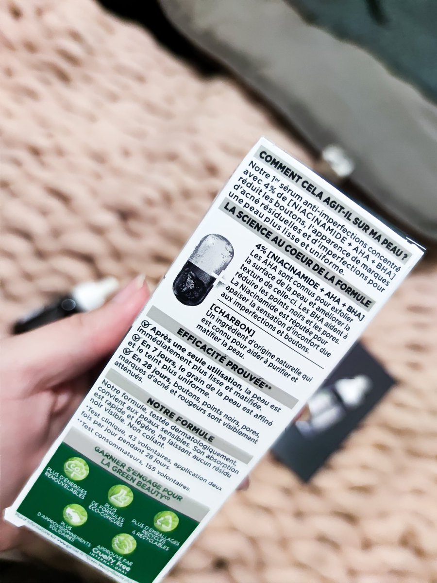 noemie_endredi's tweet photo. J'ai eu la chance de pouvoir tester le sérum pure active de Garnier !
Franchement je suis assez satisfaite de ce produit !L'application est simple, la texture est agréable, il se fond vite a la peau, ne laisse pas de résidus noir 😍
#garnierfr #skincare #pureactive @GarnierFR https://t.co/ogNTRpDHi1
