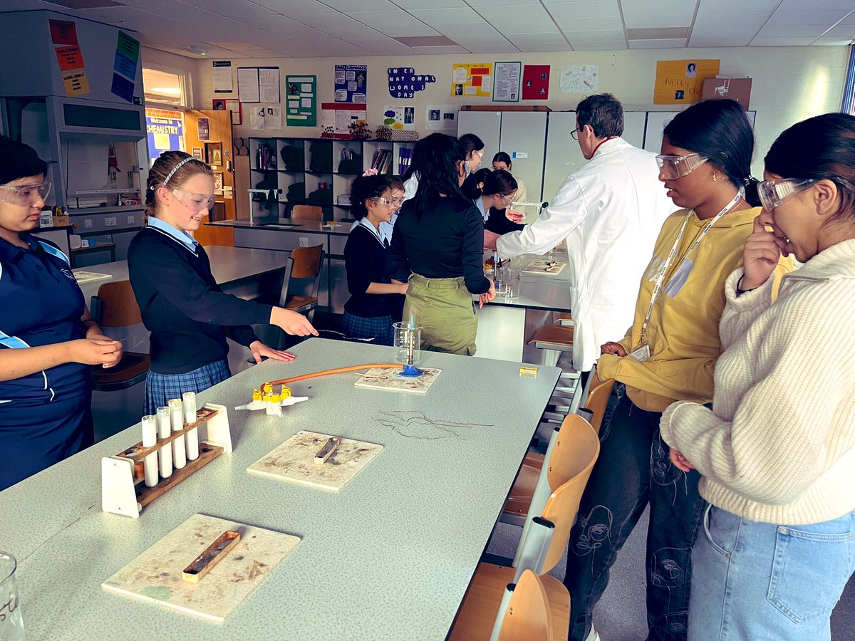 NGHS_Chem's tweet photo. Science Club today involved students making their very own sparklers! 🌟🌟@NottmGirlsHigh https://t.co/ppDQ7eF7ka