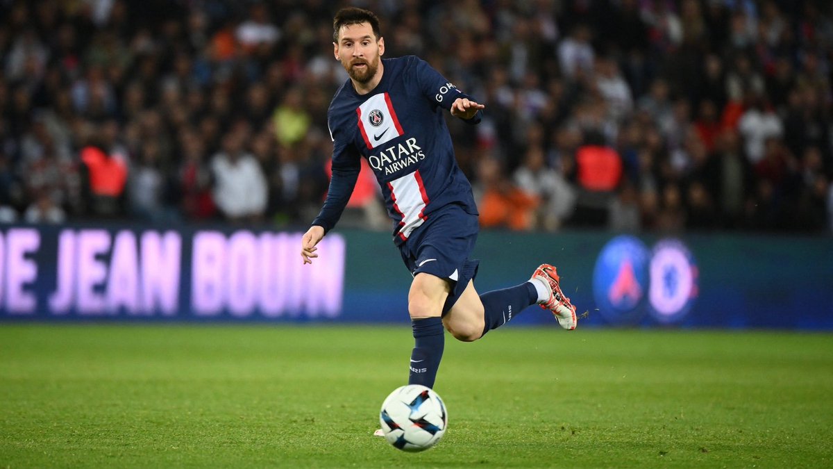 ListenbourgFt's tweet photo. Le joueur du Paris-Saint-Germain Lionnel Messi 🇦🇷 souhaiterait s’engager avec le club de Carmac en 2024 il cite : « J’ai toujours souhaité jouer dans ce club c’est le plus grand du monde. Ce serait parfait pour 2024 » https://t.co/r4OfHfKD8u