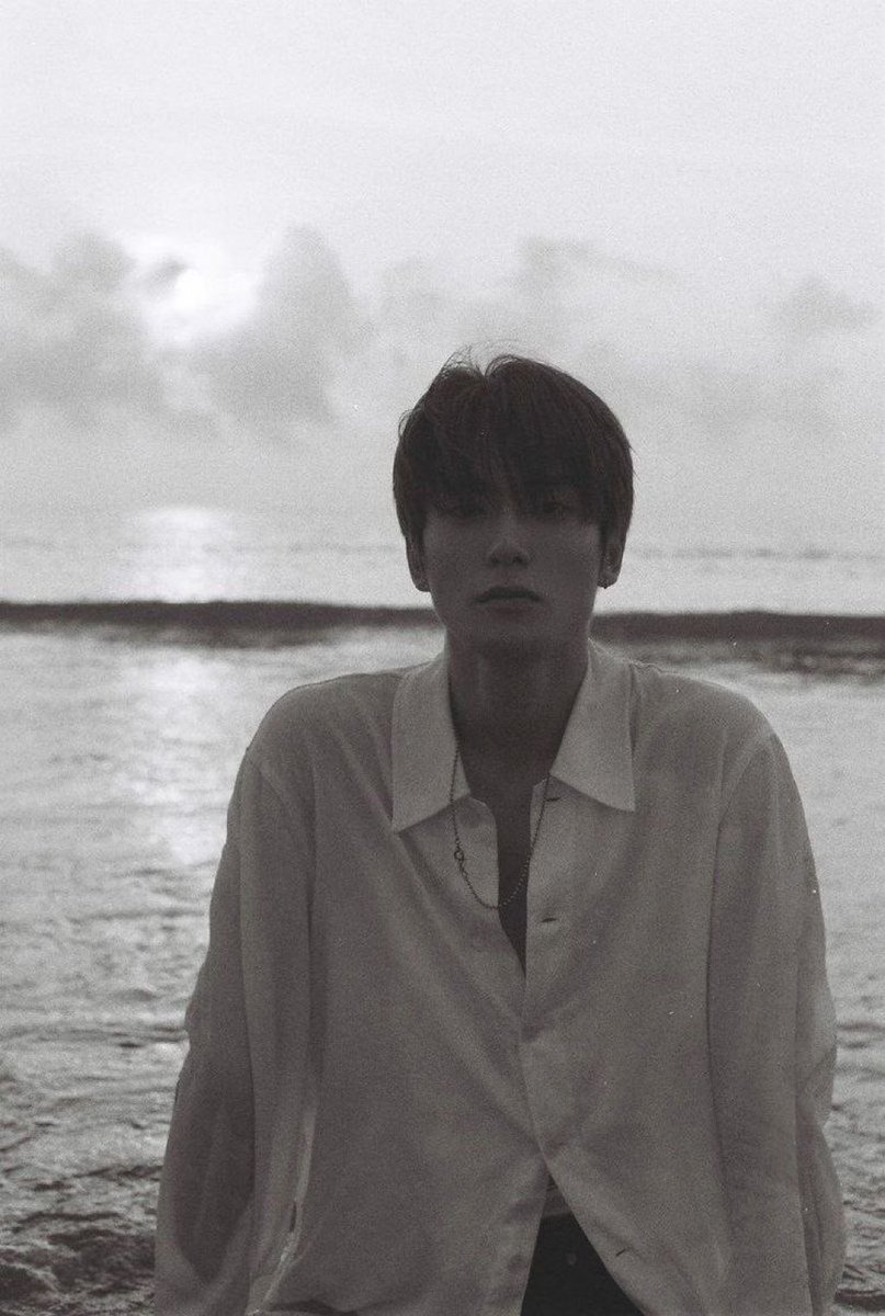 𝙎𝙚𝙧𝙚𝙢𝙤𝙣𝙞

“Dalam hidup ada banyak hal yang patut dirayakan, satu diantaranya adalah perpisahan.”

— a Jaehyun prompt AU by mereflower.
