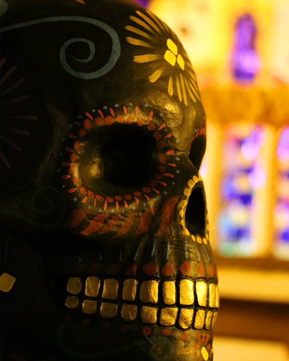 FRicky_M's tweet photo. 🏵️Noviembre está aquí, sonriendo con su doble cara de su celebración más conocida💀
📸MURAN 31/10/22 #noviembre #DiaDeMuertos #picoftheday https://t.co/1qONnnecd4