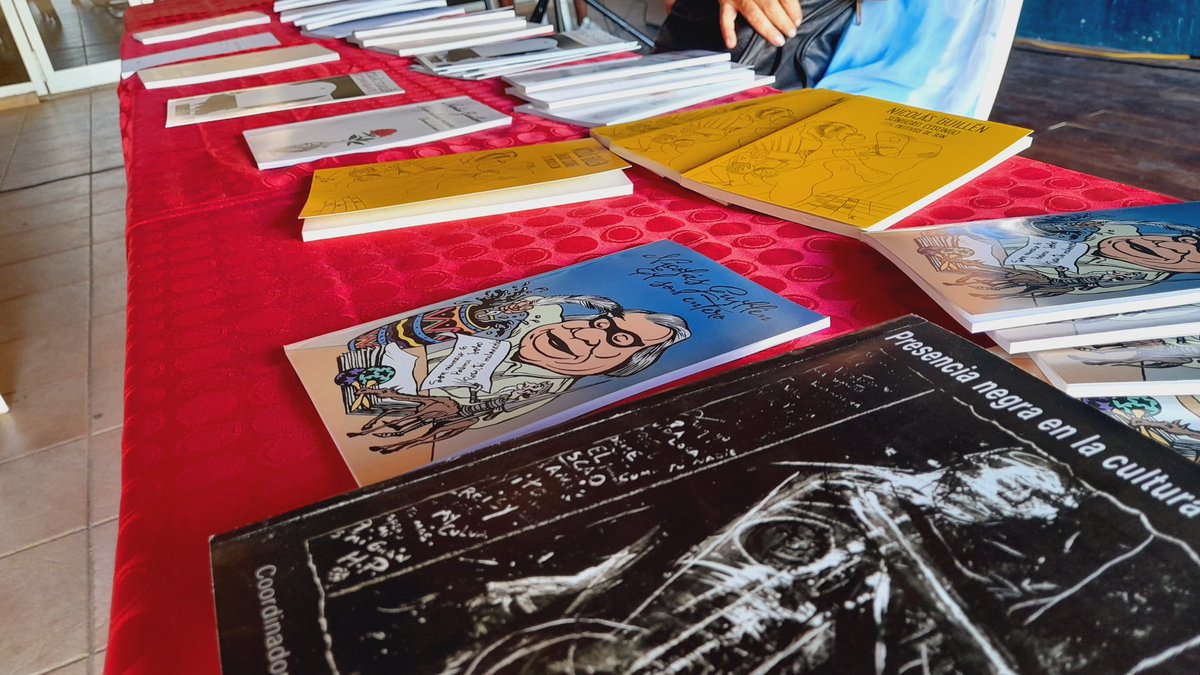 Inicia en la @universidad_uci en Homenaje a Nicolás Guillén el Festival Universitario del Libro y la Literatura con la venta y presentación de libros 📚 #RevolucionandoLaCultura