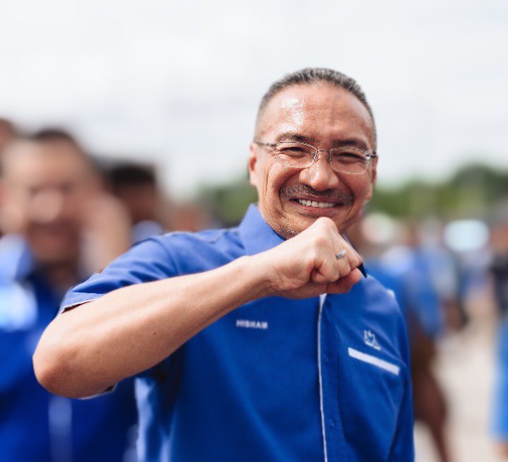 HishammuddinH2O's tweet photo. Sekali lagi diberi kepercayaan sebagai calon @barisanasional bagi #P153 #SembrongKita dalam #PRU15. InsyaAllah, kita akan mengikhtiarkan segala yang terdaya bagi memastikan kemenangan BN di @SembrongP153! https://t.co/QHgb8F8cR3