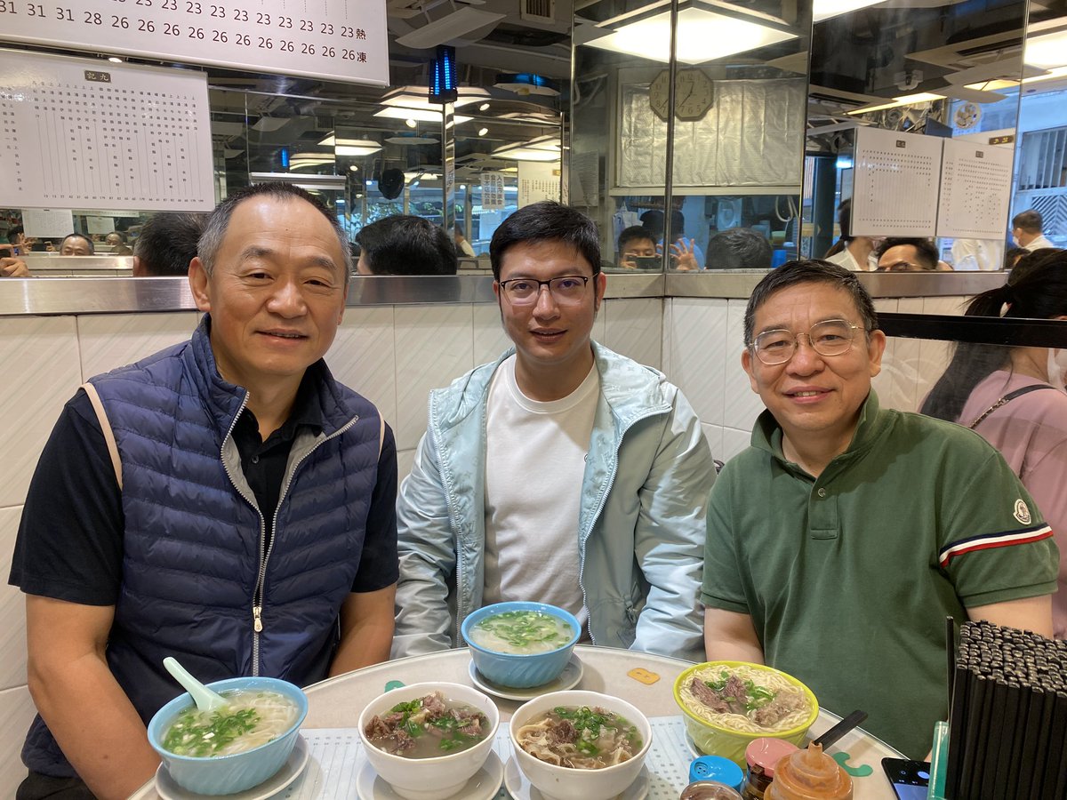 JackKongNano's tweet photo. 香港昨天发布加密新政，欢迎数字货币行业在香港发展，邀请肖风总作为香港最头部的一线行业建设者分享对香港加密新政的解读，累计50多万听众，今天一早来到Hashkey总部学习，探讨iPolloverse元宇宙公链和Hashkey DID体系未来的结合点，肖总带我们品尝香港美食九记牛腩，���港适合创业生活，今天股市大涨 https://t.co/IkTii1PJKi