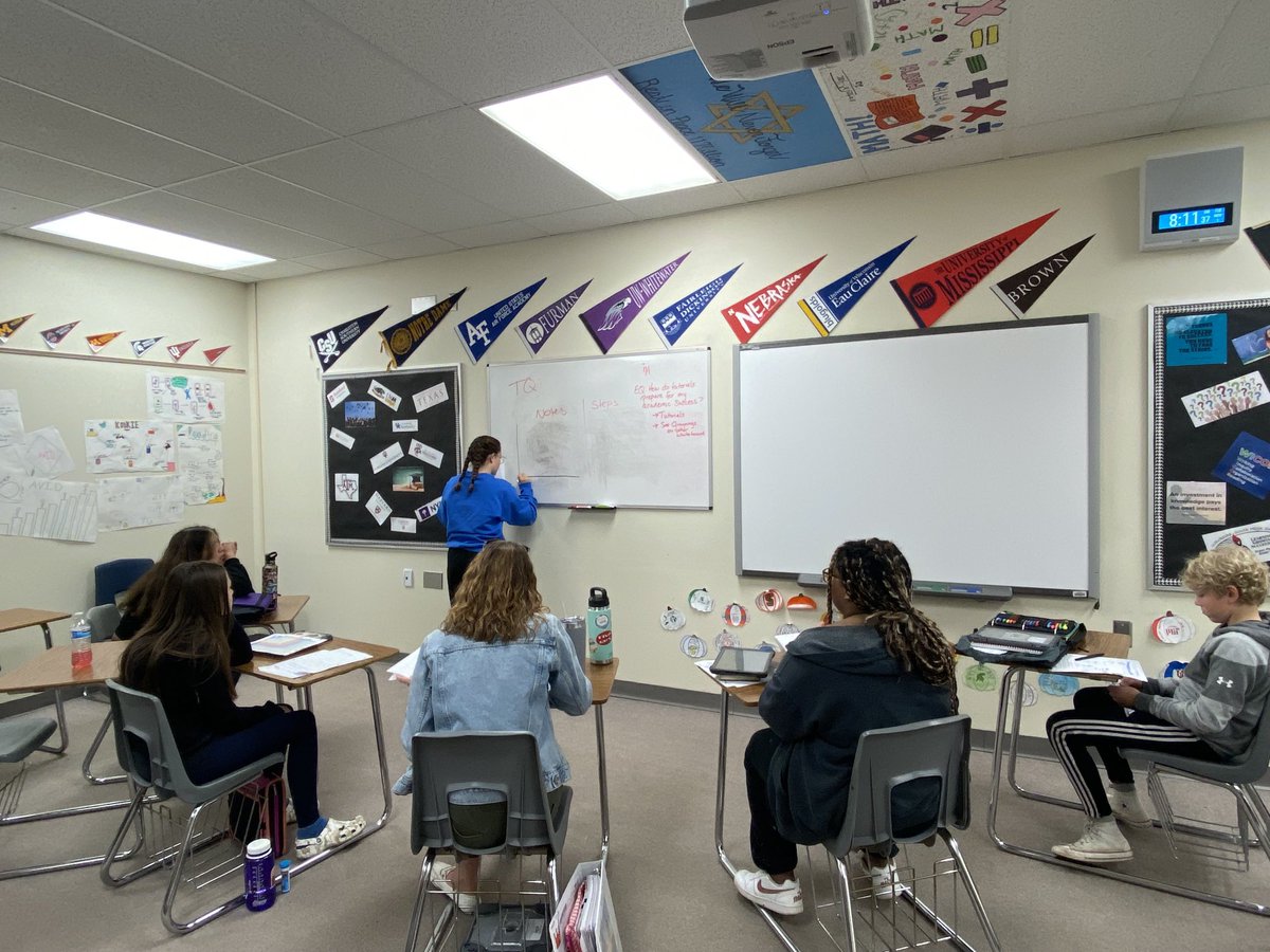 Patrick_oshag_'s tweet photo. 7th grade AVID scholars at Les Paul rocked their very first tutorial! #sdwavid https://t.co/In0w5bJlk6