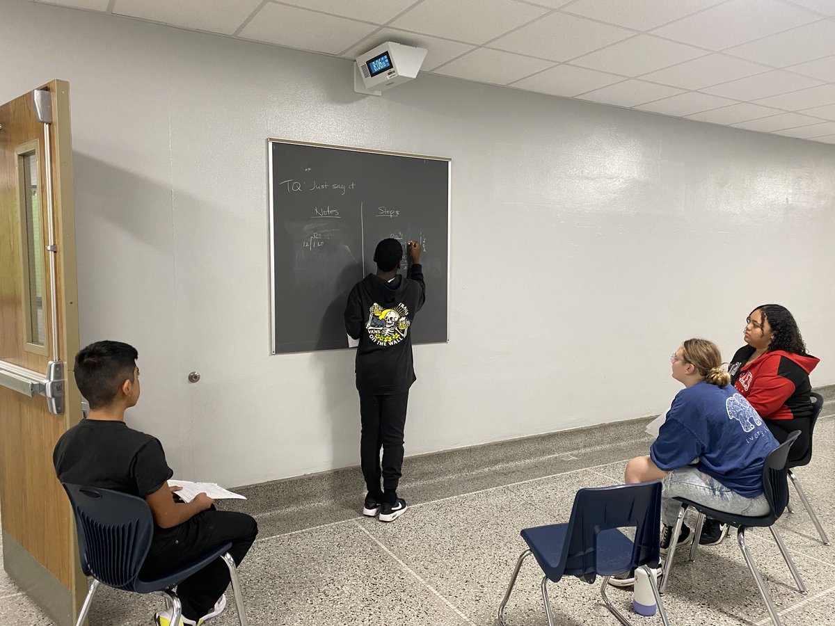 Patrick_oshag_'s tweet photo. 7th grade AVID scholars at Les Paul rocked their very first tutorial! #sdwavid https://t.co/In0w5bJlk6