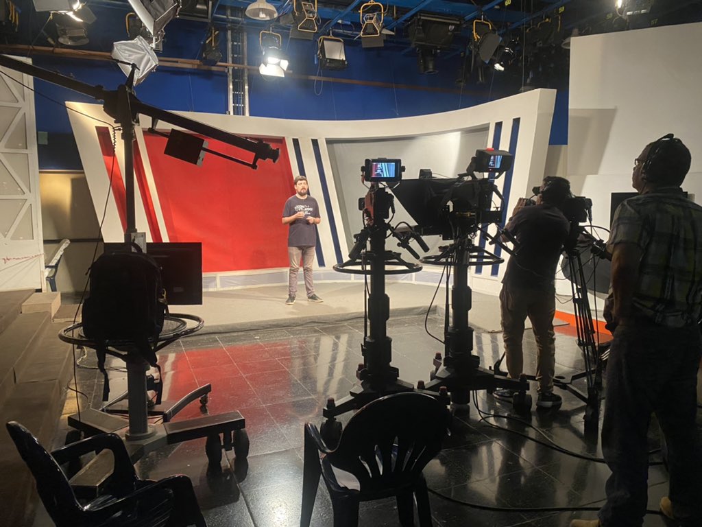 No os perdáis hoy Con Filo 
Estaré junto a Michel y os daremos una sorpresa que os va a encantar ! 
Justo Antes de la novela.
Para los amigos españoles, pueden verlo en el canal de YouTube.

Se vienen cositas ! 

#ConFilo #CubaEsCultura