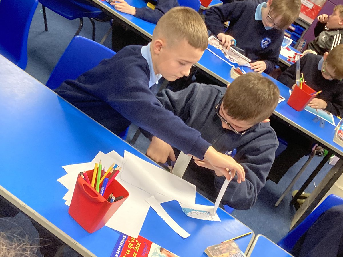 MrsRKyr5's tweet photo. What is a structure ? Did you complete the paper structure challenge ? @wild_bank @TrustVictorious https://t.co/1RJZd2aHm3