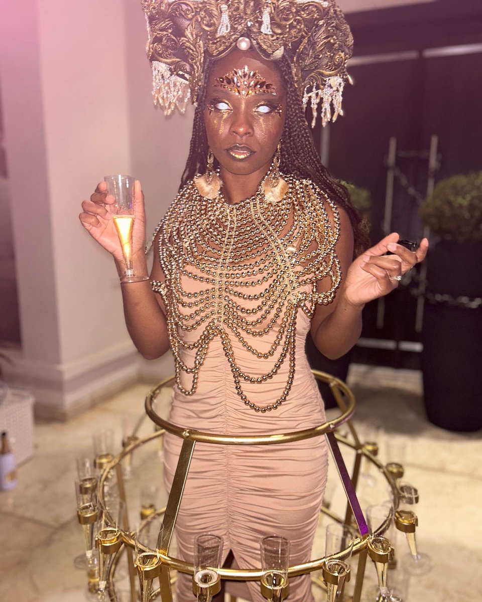 3levateU's tweet photo. “Her crowning glory writhed and hissed and tasted the air. Men averted their eyes, and Medusa grinned. She knew mortals could not endure her rare beauty.”

Try not to stare too hard or you’ll turn to stone! 😈 https://t.co/nhXHpxHUwI