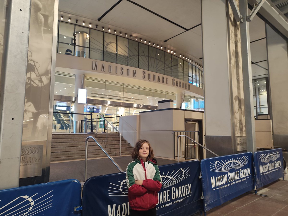 Plus qu'à croiser <a href="/EvanFourmizz/">Evan Fournier</a> et le séjour <a href="/newyorkcity/">nyc.com</a> sera parfait !
Un peu d'aide <a href="/NewYorkKnicksFR/">NewYorkKnicksFr</a> <a href="/TrashTalk_fr/">TrashTalk</a> <a href="/defaut_zero/">French Prospect 🇫🇷👀</a> <a href="/JMonclar/">Jacques Monclar</a>?