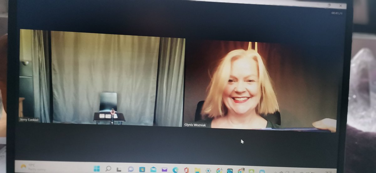 wozmanagement's tweet photo. Just another day of me being #reader for two of my team 😂 #lifeofanagent #support Gx https://t.co/lSjessyJxX