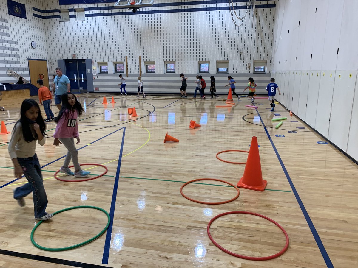 harmer_kelley's tweet photo. Obstacle course in gym today ⁦@Methacton⁩ https://t.co/eiRU4V5BRQ