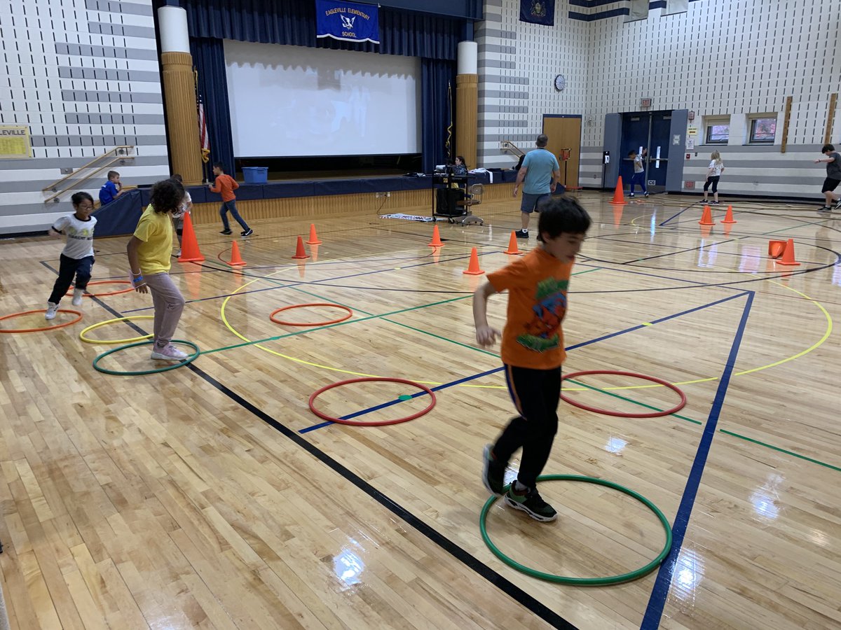 harmer_kelley's tweet photo. Obstacle course in gym today ⁦@Methacton⁩ https://t.co/eiRU4V5BRQ
